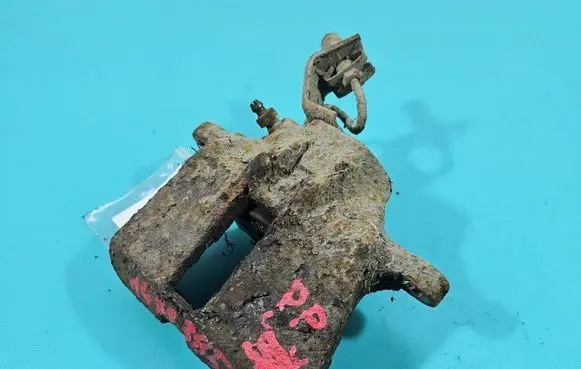 Front brake caliper