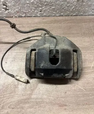 BMW 5 E60 E61 Front brake caliper 6030324