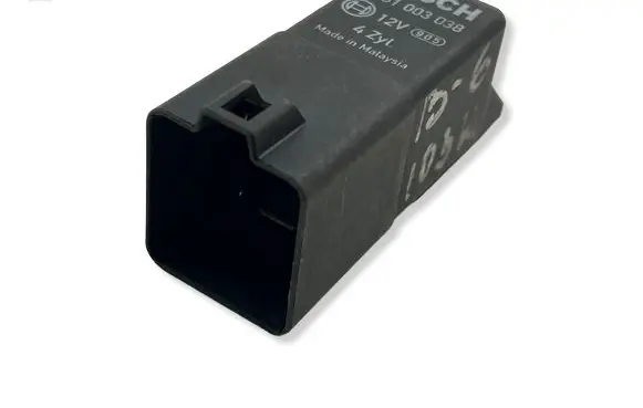 Volkswagen PASSAT B6 Glow plug pre-heat relay 0281003038
