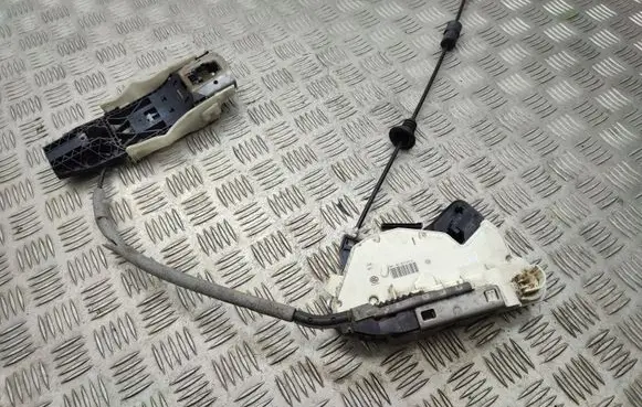 Skoda Octavia Mk3 (5E) Front door lock 5E1837015B