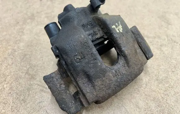 BMW 3 E46 Rear brake caliper 34216758136 6758136 34216765879