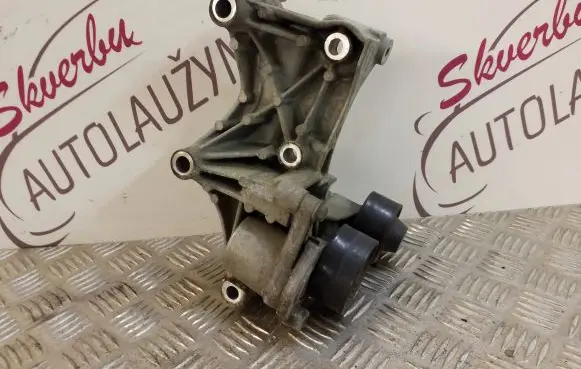 Renault Trafic III (X82) Generator/alternator bracket 117105124R