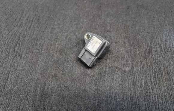 Audi A6 S6 C4 4A Air pressure sensor 046130385A 0798003260
