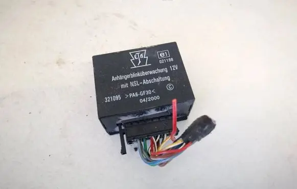 Audi A3 S3 8L Tow bar relay 321095 e1021198