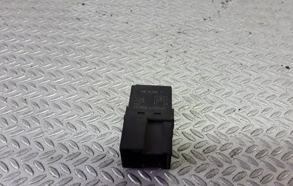Volvo S40, V40 Other relay MB9533821I A1001X7