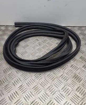 Nissan Qashqai Loading door rubber seal (on body) 