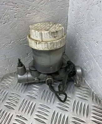 Master brake cylinder