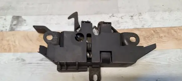 Toyota Avensis T220 Engine bonnet/hood lock/catch