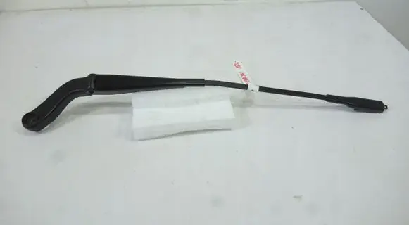 Mercedes-Benz B W245 Front wiper blade arm A1698200240