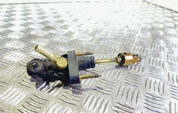 Toyota Avensis T250 Clutch slave cylinder 