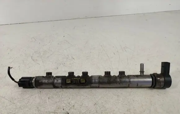 BMW 3 E90 E91 Fuel main line pipe 7809128 0445214183 2440801
