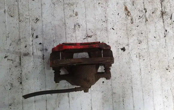 Toyota Auris 150 Front brake caliper