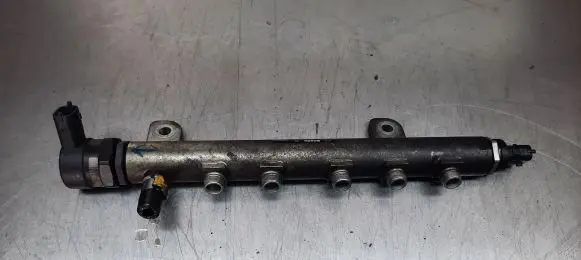 Opel Vectra C Fuel injector supply line/pipe 