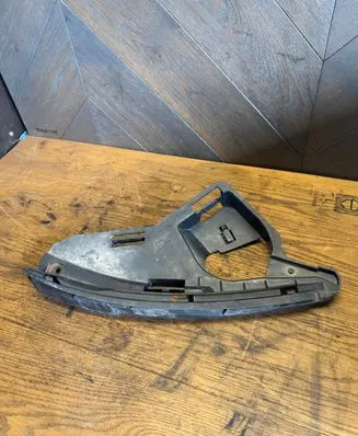 Headlight/headlamp mounting bracket