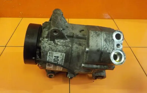 Opel Insignia A Air conditioning (A/C) compressor (pump) 13335252