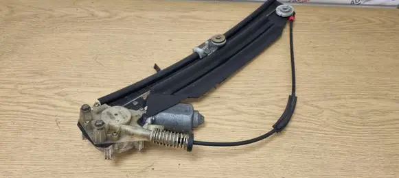 BMW 5 E39 Rear door window regulator with motor 8252429