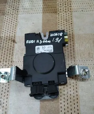 Audi A3 S3 8P Antenna control unit 8P0035255 DFFBO313