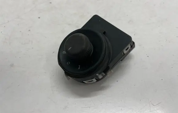 Opel Astra J Wing mirror switch 13271827