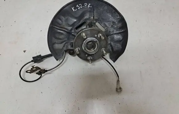 Toyota Avensis T250 Front wheel hub 