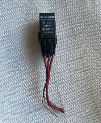 BMW 5 E39 Other relay 8365960