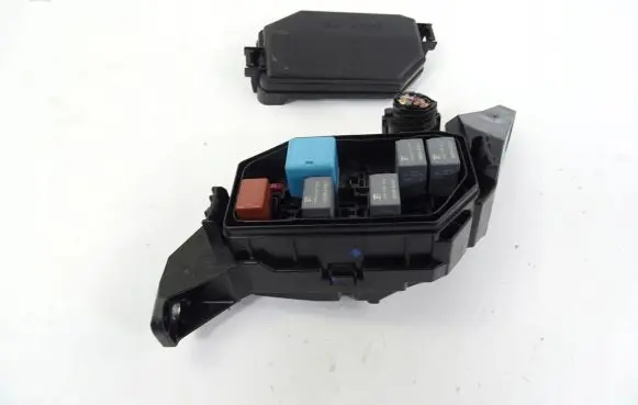 Toyota C-HR I Fuse box cover 82662-F4270