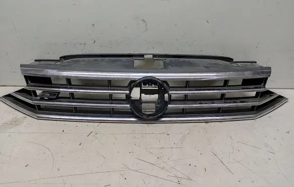 Volkswagen PASSAT B8 Front bumper upper radiator grill 3G0853653K