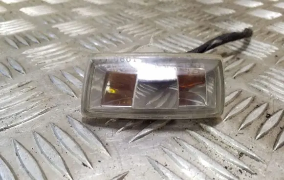 Opel Zafira B Front fender indicator light 13252455 13252456