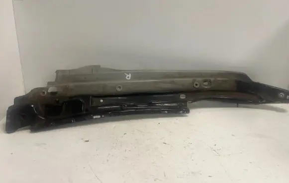 Audi Q7 4L Fender mounting bracket 4L0805158A
