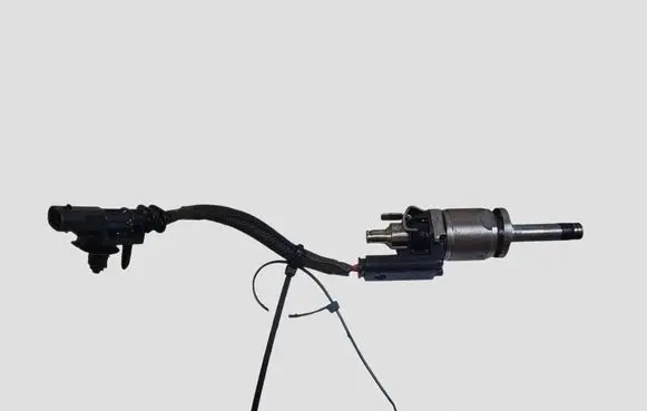 Volvo V40 Fuel injector 31303495