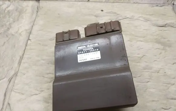 Toyota Corolla E120 E130 Fuel injection control unit/module 8987120030 1310001041