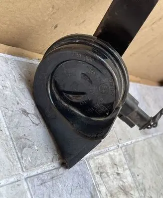 BMW 5 E39 Horn signal 703881157