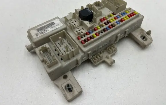 Ford Focus Fuse module 4m5t14a073dj