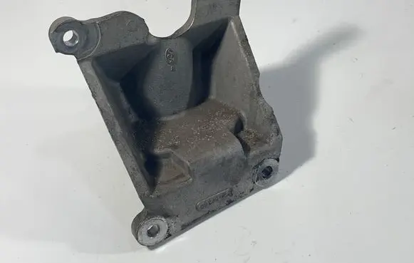 Cadillac SRX Engine mounting bracket 10360745