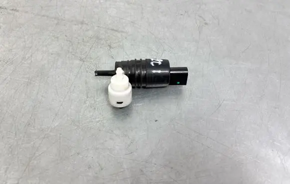 BMW 3 G20 G21 Windscreen/windshield washer pump 7388349