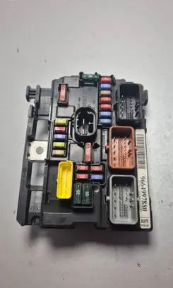 Peugeot 1007 Fuse module 9664997880
