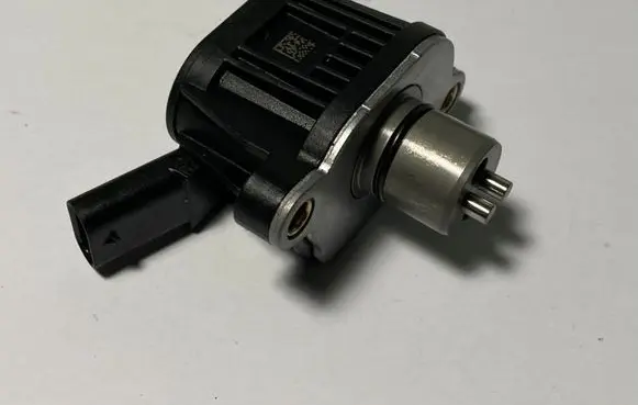 Volkswagen PASSAT B8 Camshaft vanos timing valve 04E906048A