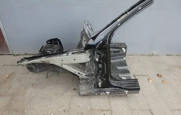 Mercedes-Benz C AMG W204 Front quarter panel 