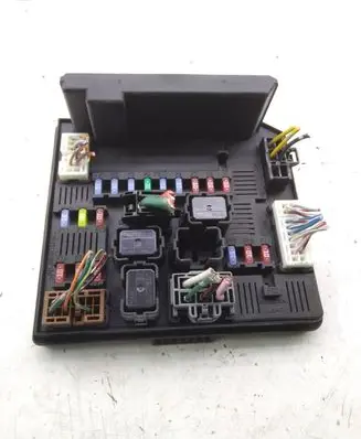 Nissan Qashqai Fuse module 284B7JD00B