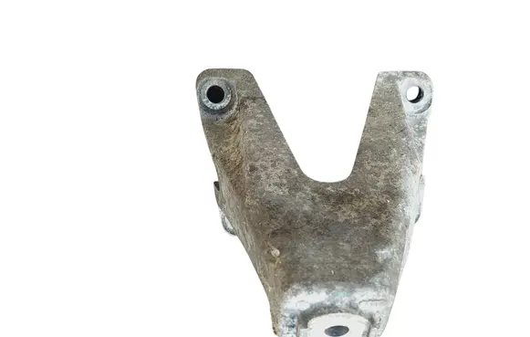Engine mounting bracket