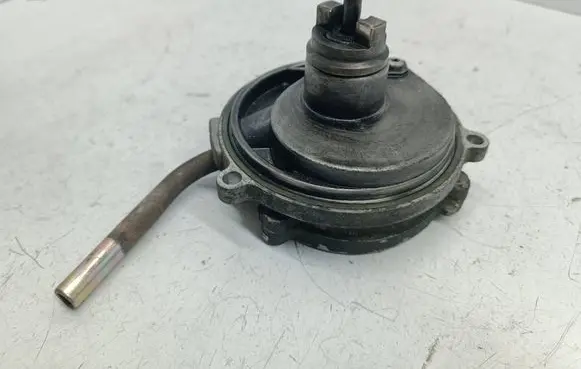 Mercedes-Benz A W168 Vacuum pump 6682300165 A6682300165