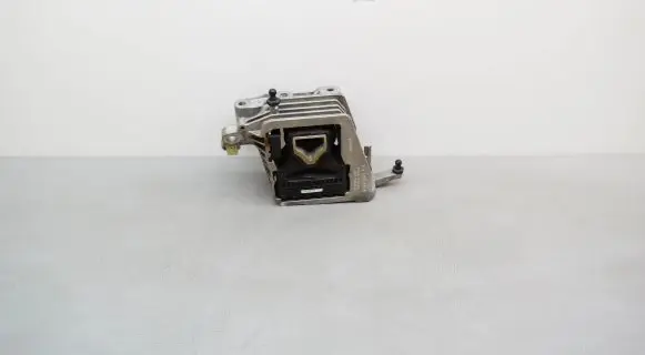 BMW 1 F40 Engine mount bracket 8835564