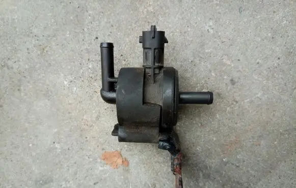 Hyundai i20 (PB PBT) Vacuum valve 