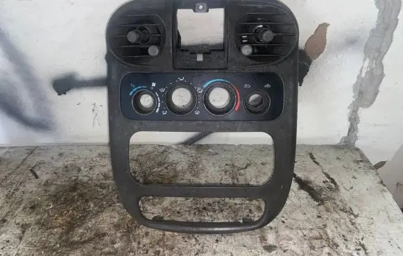 Chrysler PT Cruiser Climate control/heater control trim 36501 MA71DPCC