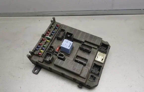 Citroen C5 Fuse module 9649301580