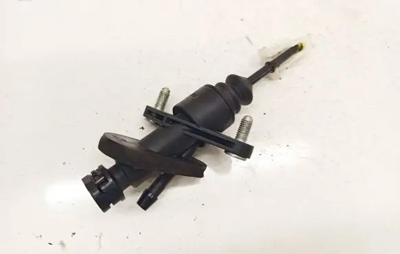 Opel Meriva A Clutch master cylinder 13112244