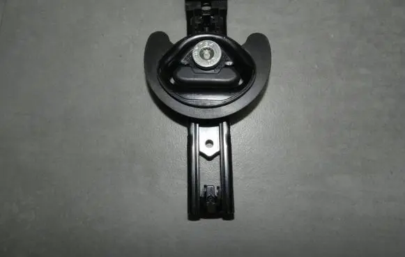 Volkswagen Touran III Seat belt height adjuster 4M0857819