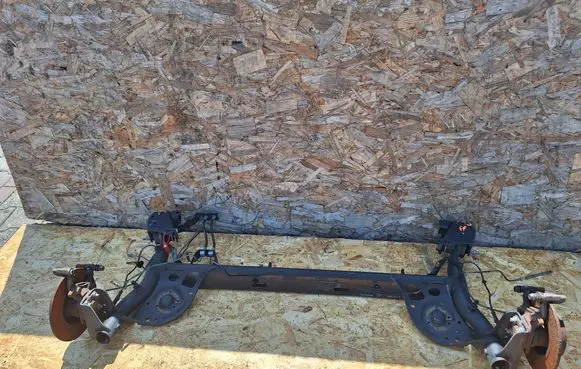 Renault Clio III Rear axle beam 