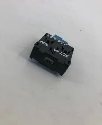Mercedes-Benz C W206 USB socket connector A2068203101