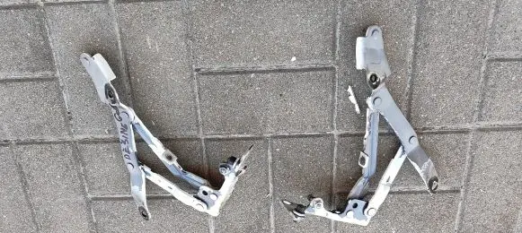 Mitsubishi Lancer VIII Tailgate/trunk/boot hinge