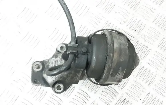 Volvo XC90 Engine mount bracket 30680751 30741567